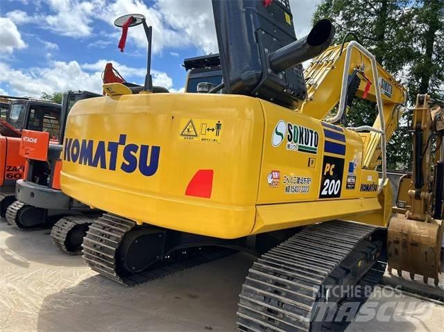 Komatsu PC 200-8 Roomikekskavaatorid