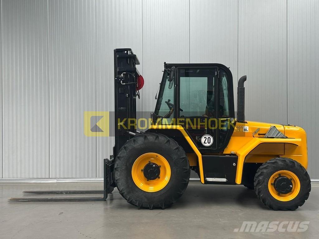 JCB 940 Maastikutõstukid