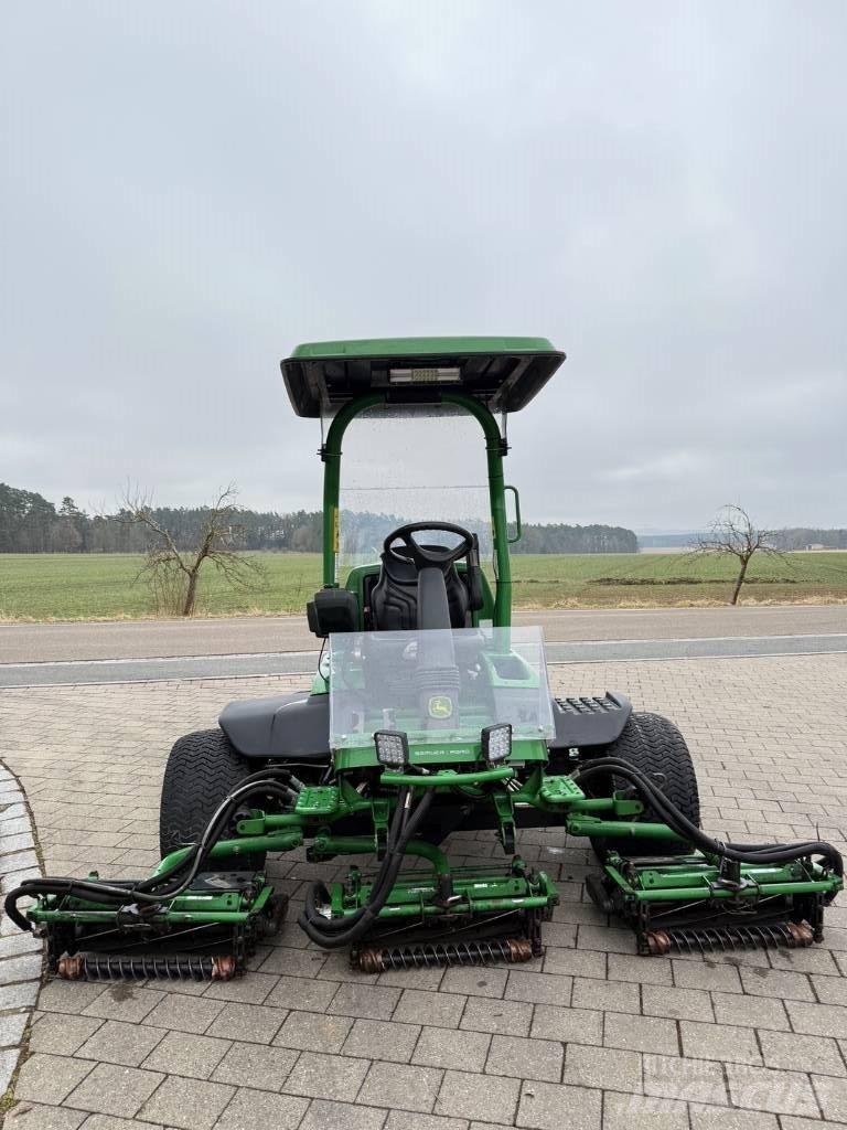 John Deere 8700 A Fairway niidukid