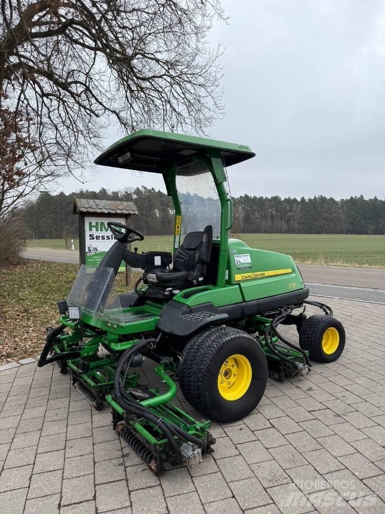 John Deere 8700 A Fairway niidukid