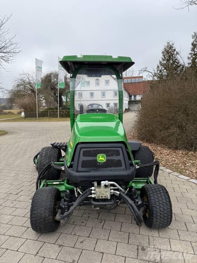 John Deere 8700 A Fairway niidukid