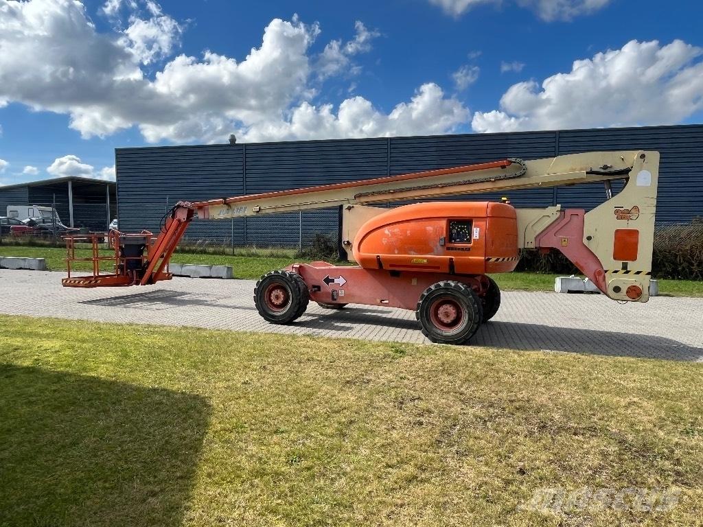 JLG 800 AJ Iseliikuvad poomtõstukid