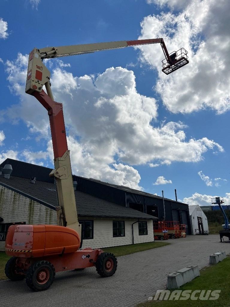JLG 800 AJ Iseliikuvad poomtõstukid