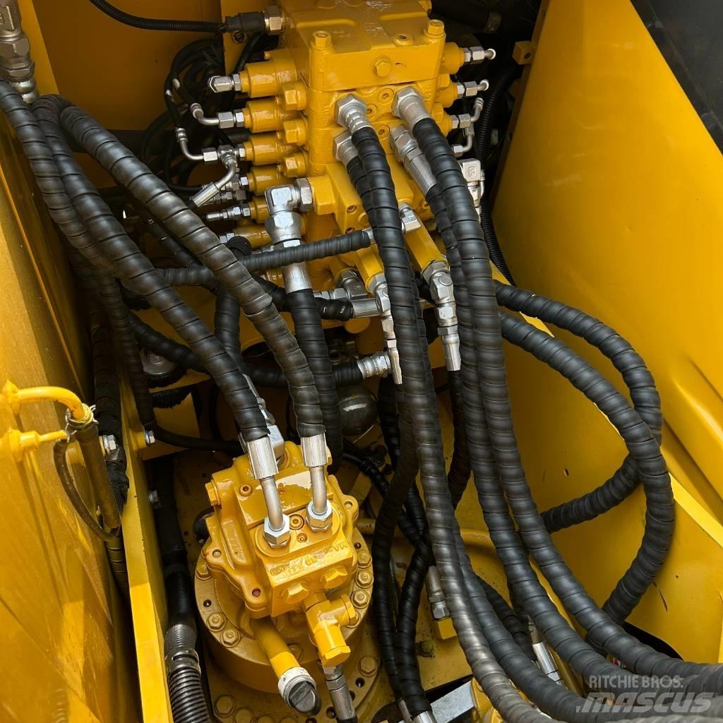 Komatsu 110 Roomikekskavaatorid