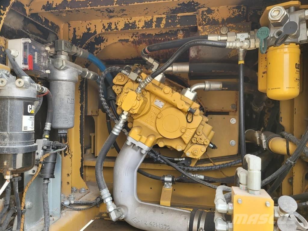 CAT 330FL Roomikekskavaatorid