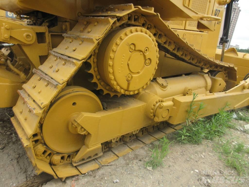 CAT D 7 H Buldooserid