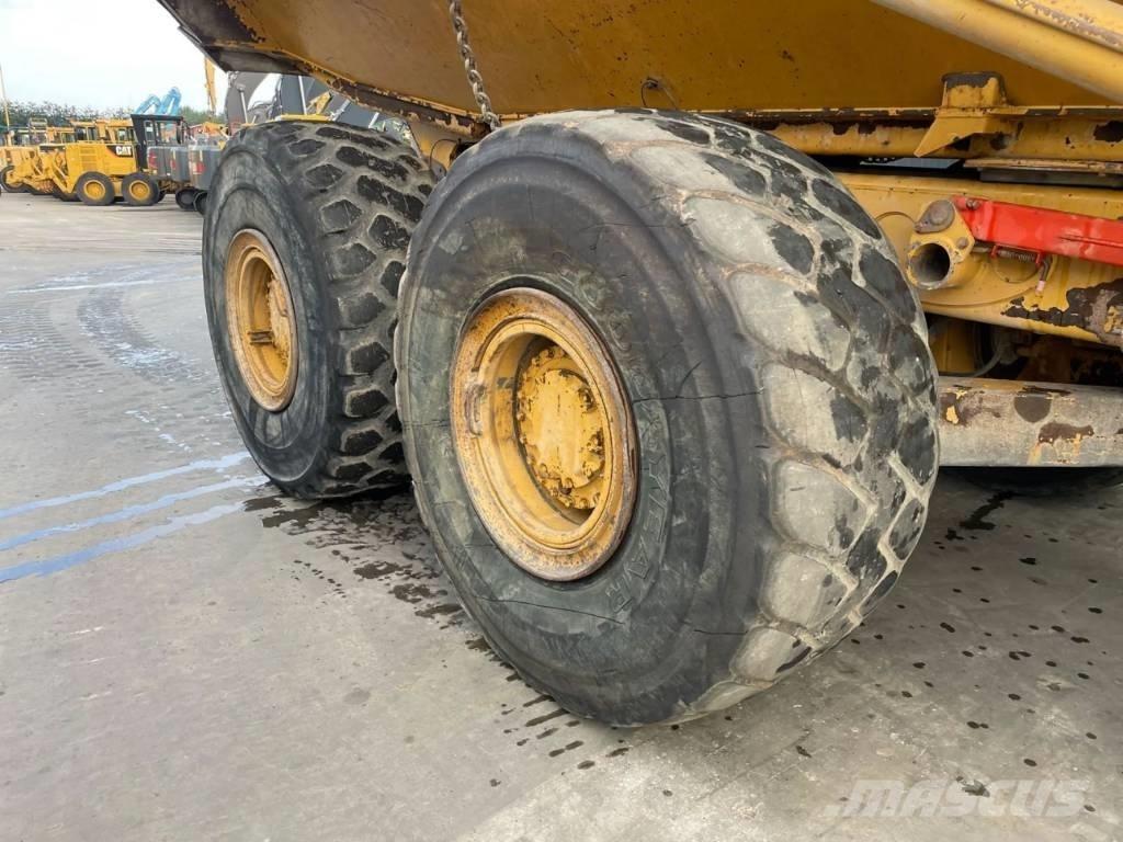 CAT 735 Liigendraamiga pinnaseveokid