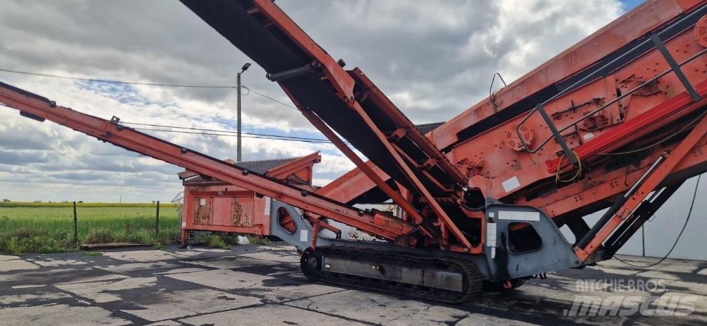 Sandvik QA 450 Iseliikuvad sõelad