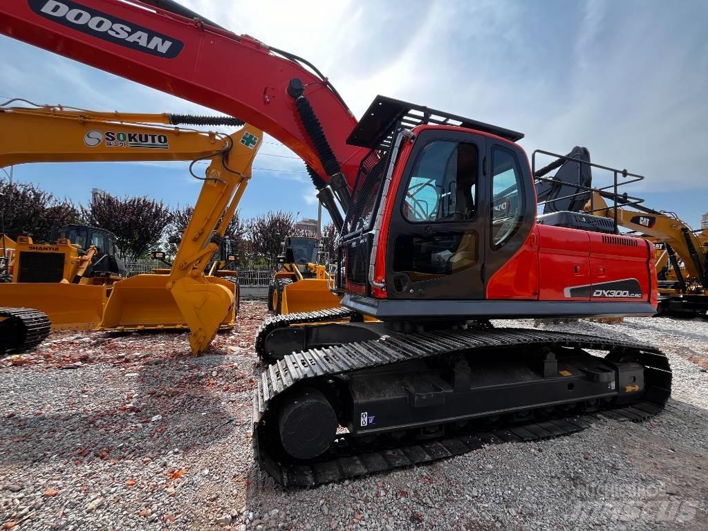 Doosan DX 300 LC-9C Roomikekskavaatorid