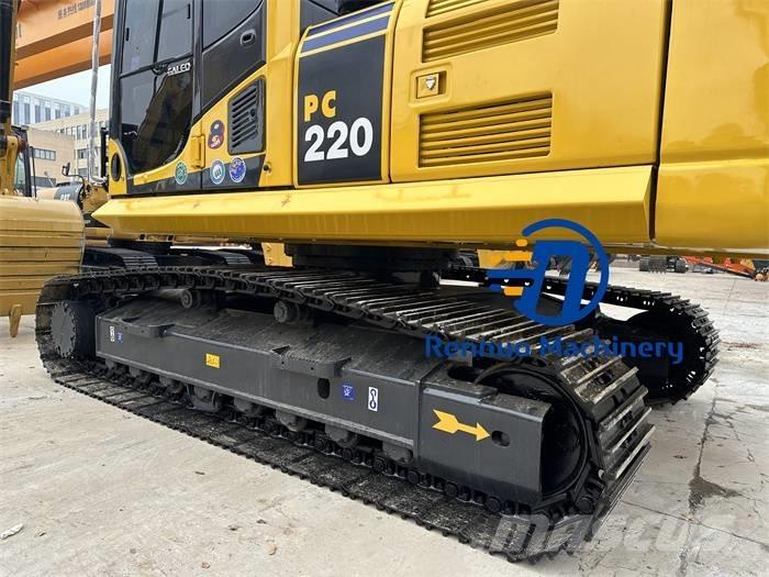 Komatsu PC 220-8 Roomikekskavaatorid