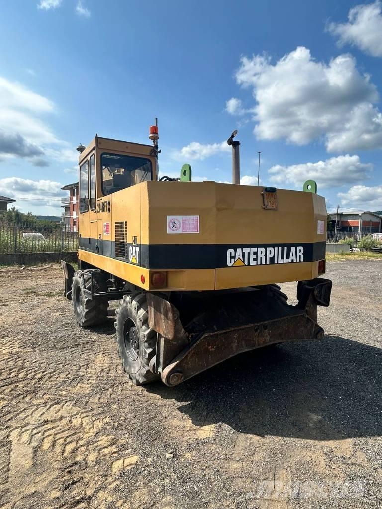 CAT 214 Ratasekskavaatorid