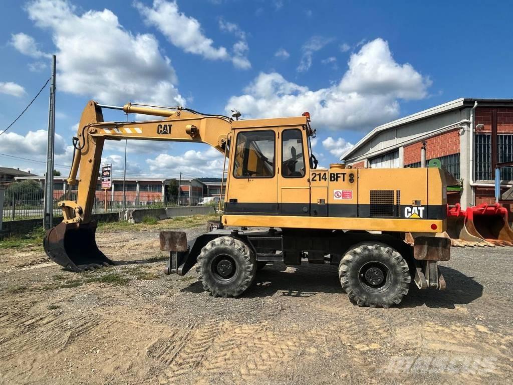 CAT 214 Ratasekskavaatorid