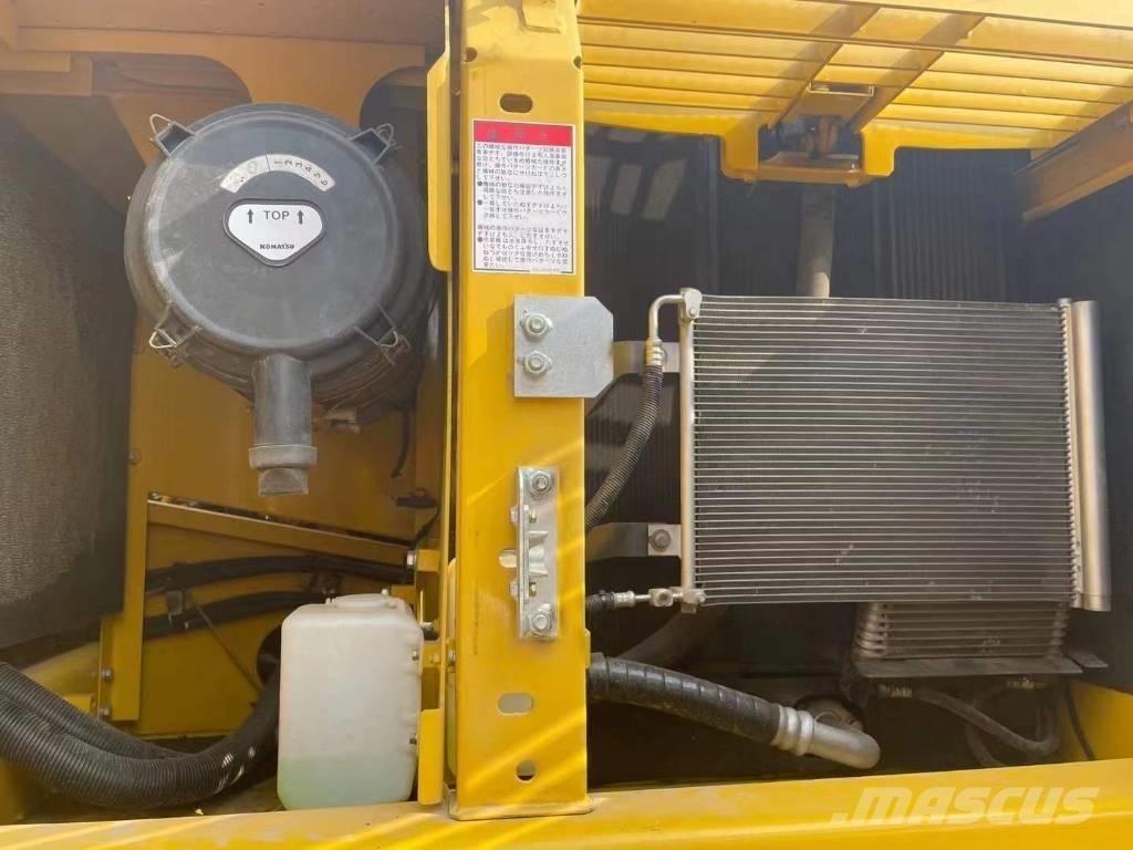 Komatsu PC 200 8N Roomikekskavaatorid