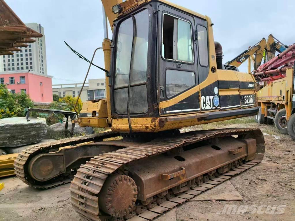 CAT 320BL Väikeekskavaatorid 7t-12t