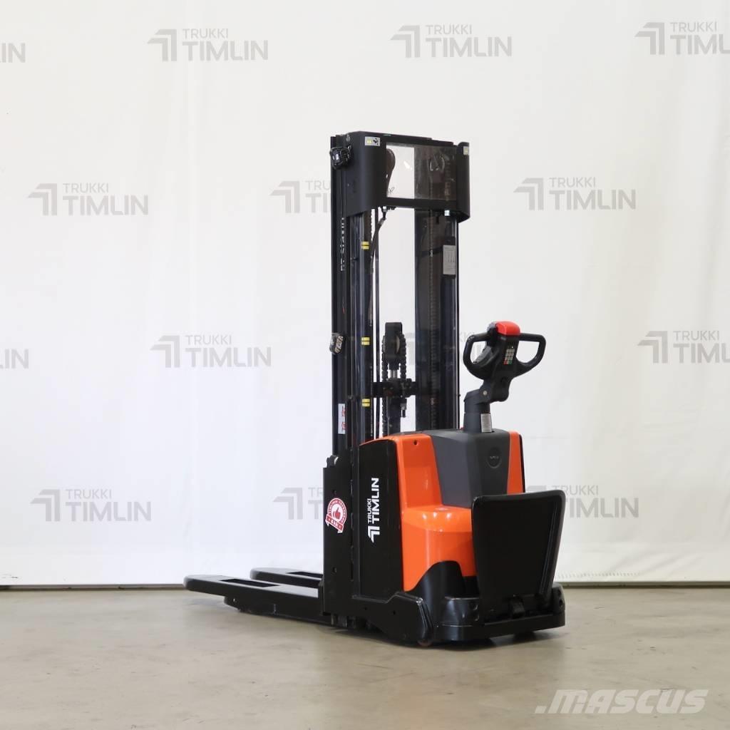 Toyota SWE120L Platvormiga virnastajad
