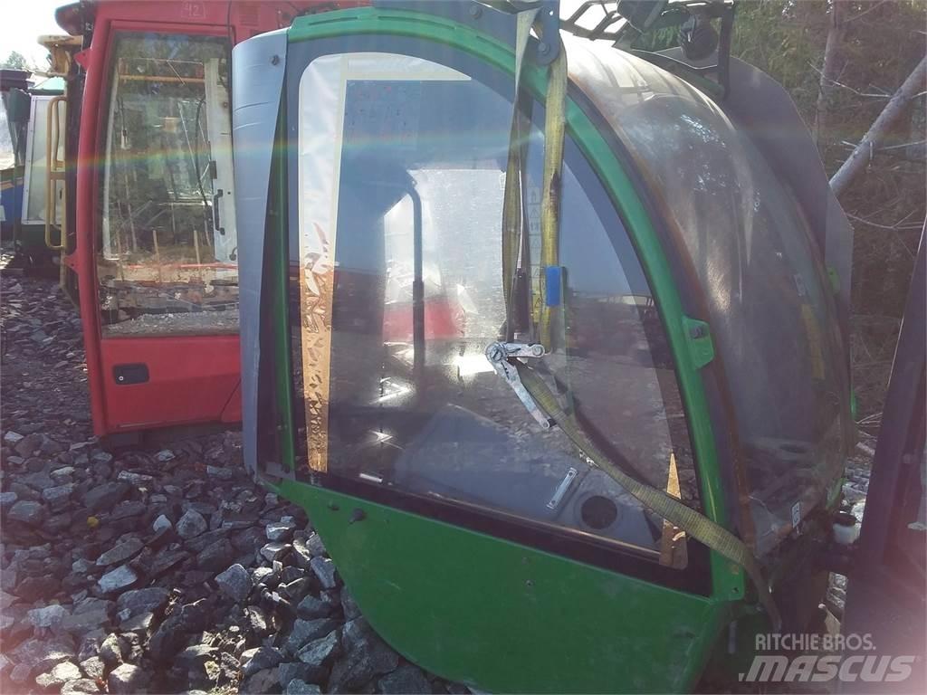 John Deere 1270e Kabiinid