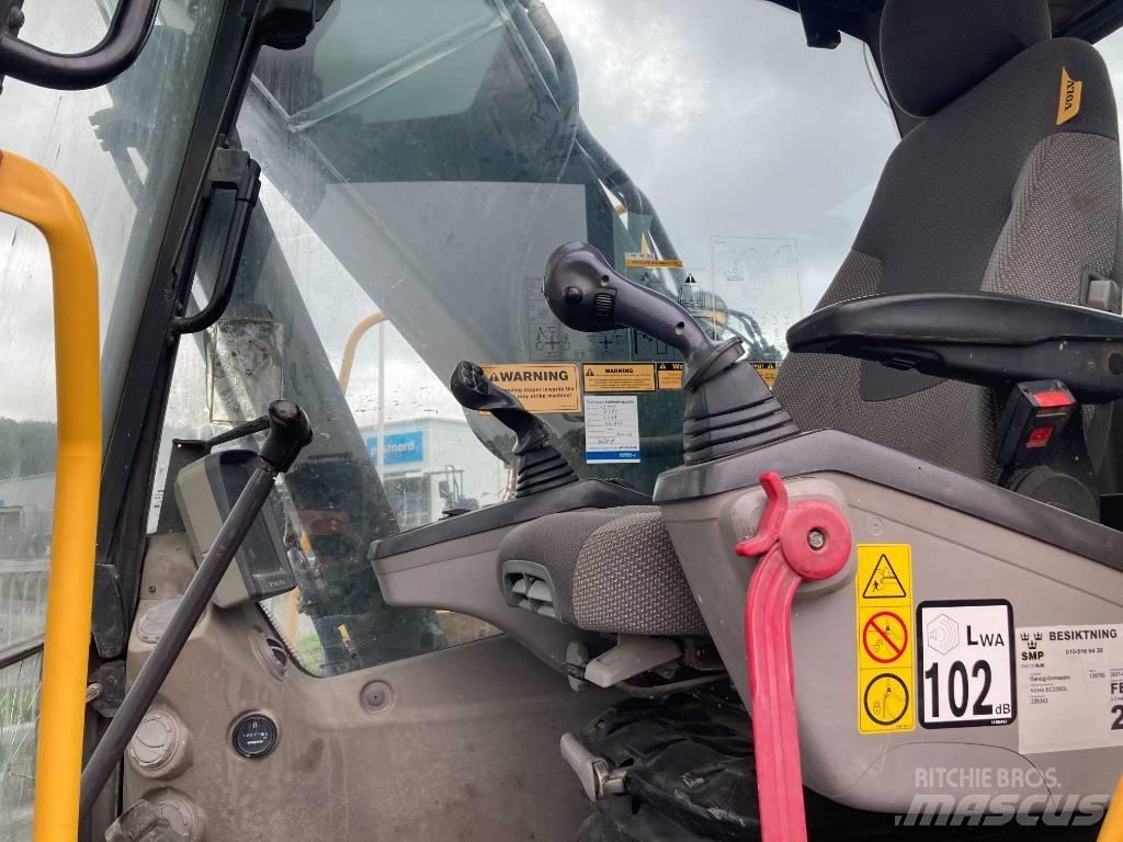 Volvo EC 220 DL Roomikekskavaatorid