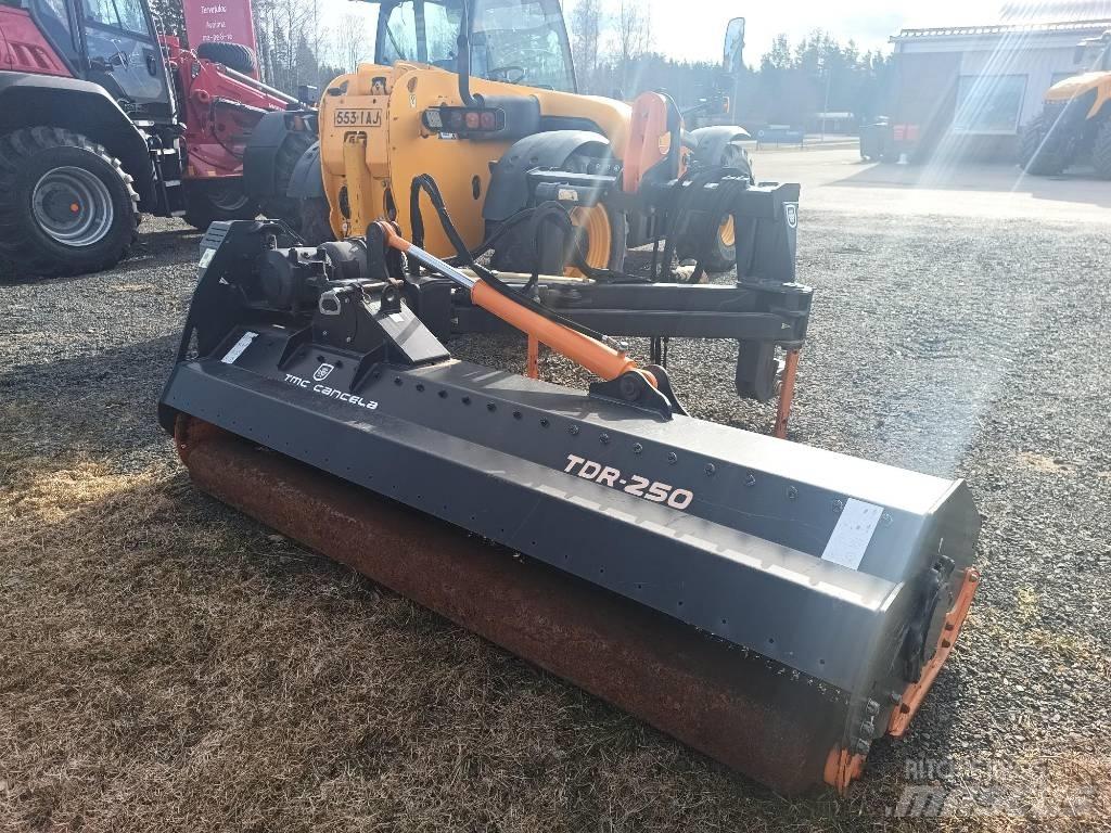 TMC TDR 250 Karjamaade niidukid / pealselõikurid