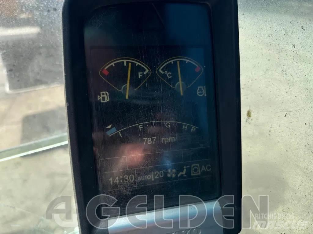 Volvo EC240CL Roomikekskavaatorid