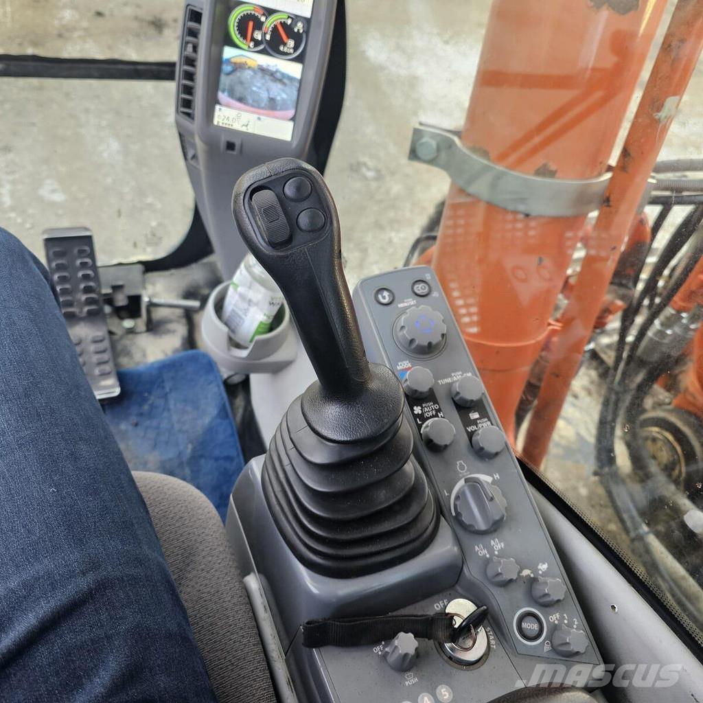 Hitachi ZX350LC-6 Roomikekskavaatorid