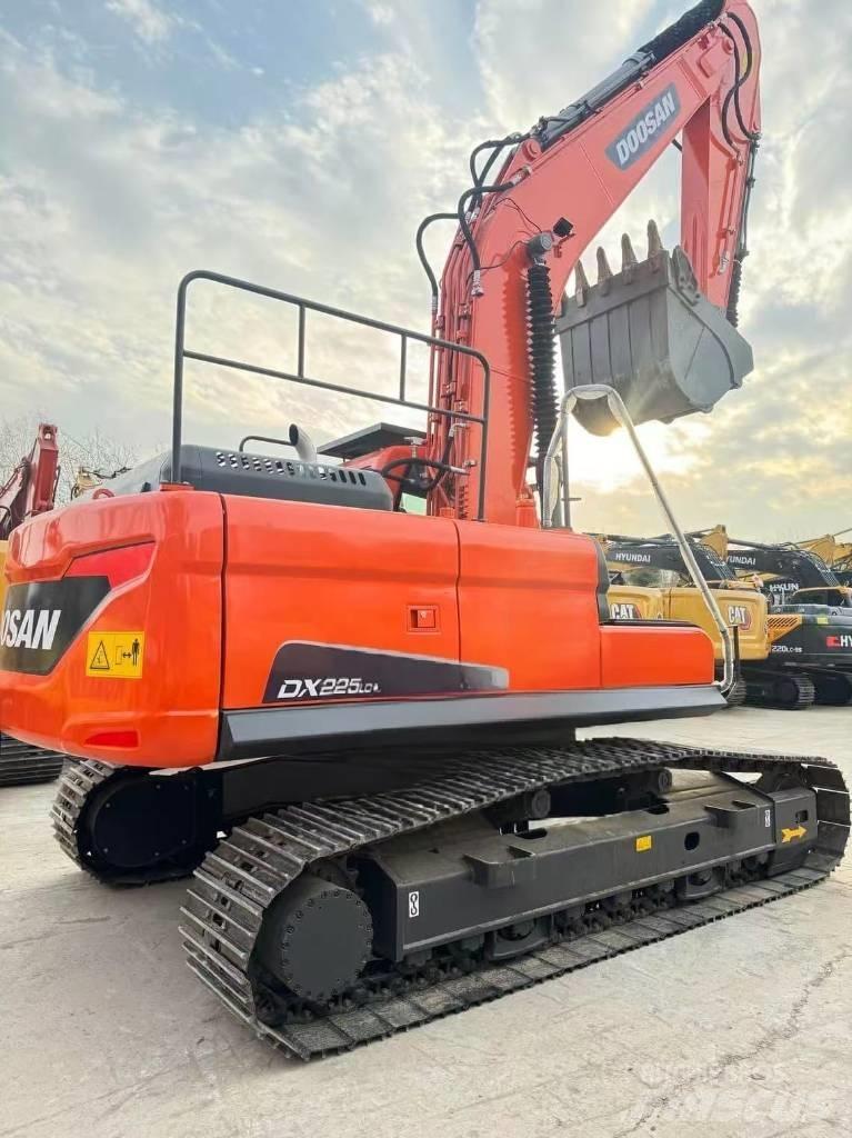 Doosan DX 225 LCA Väikeekskavaatorid 7t-12t