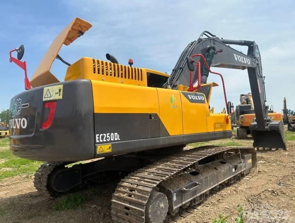 Volvo EC 250 D L Roomikekskavaatorid