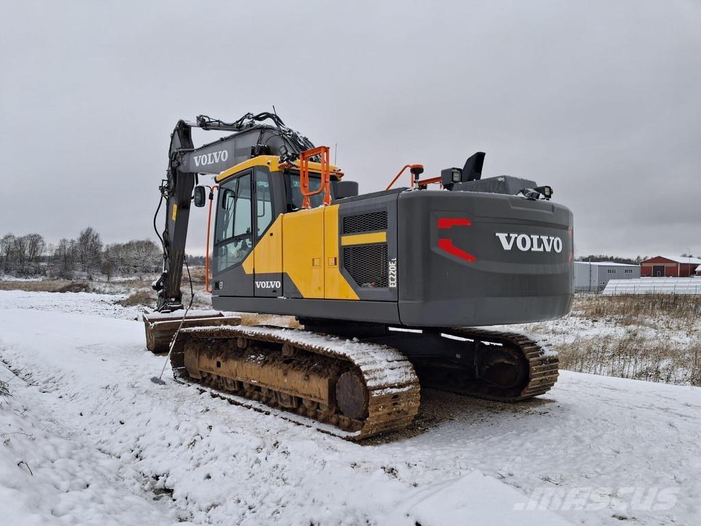 Volvo EC220E Roomikekskavaatorid