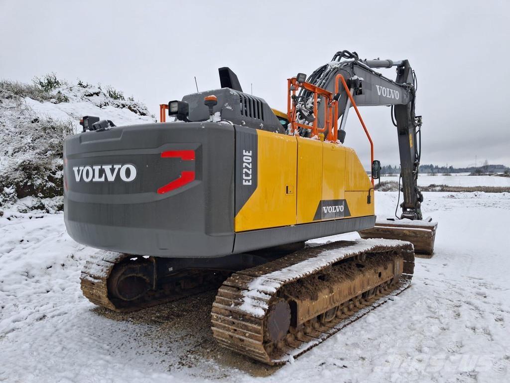 Volvo EC220E Roomikekskavaatorid