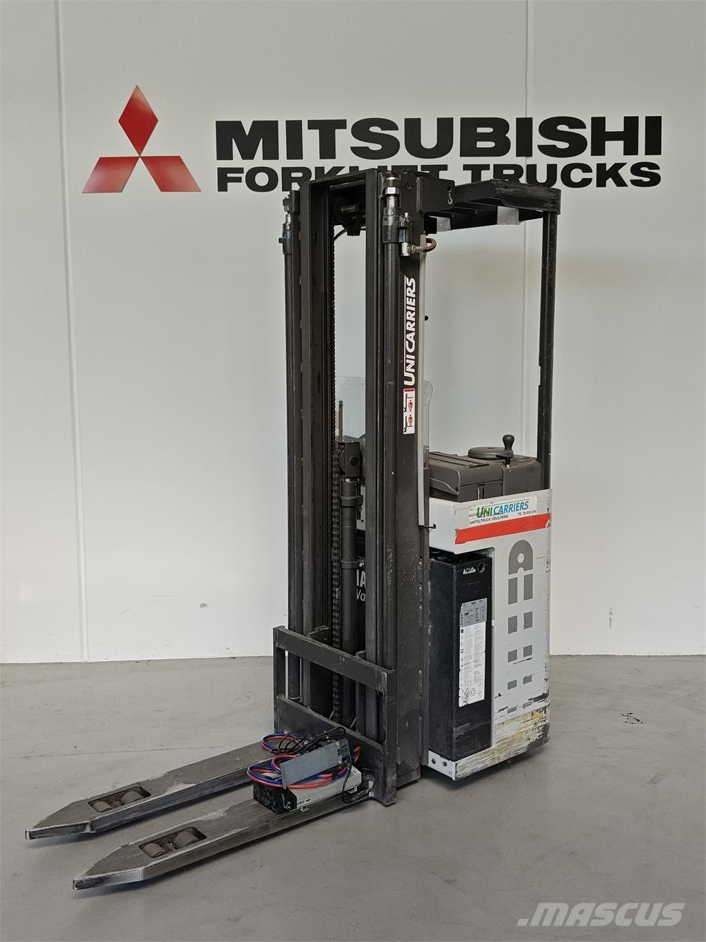 Atlet AJN160 Platvormiga virnastajad