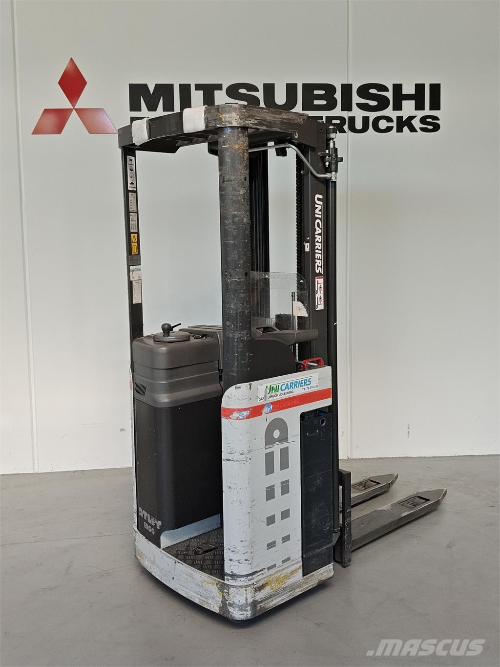 Atlet AJN160 Platvormiga virnastajad