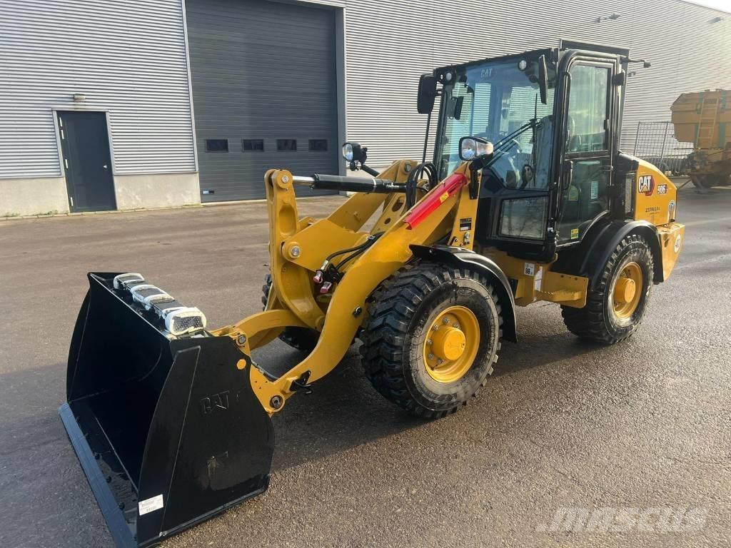 CAT 906 Rataslaadurid