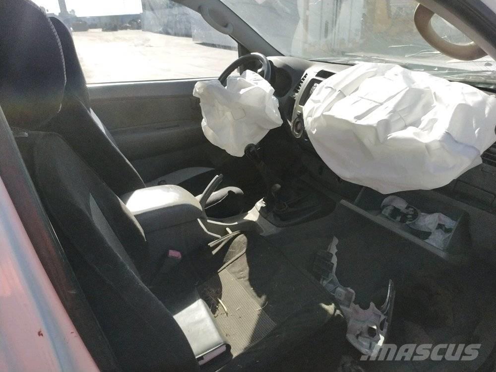 Toyota Hilux 4 Madelkaubikud