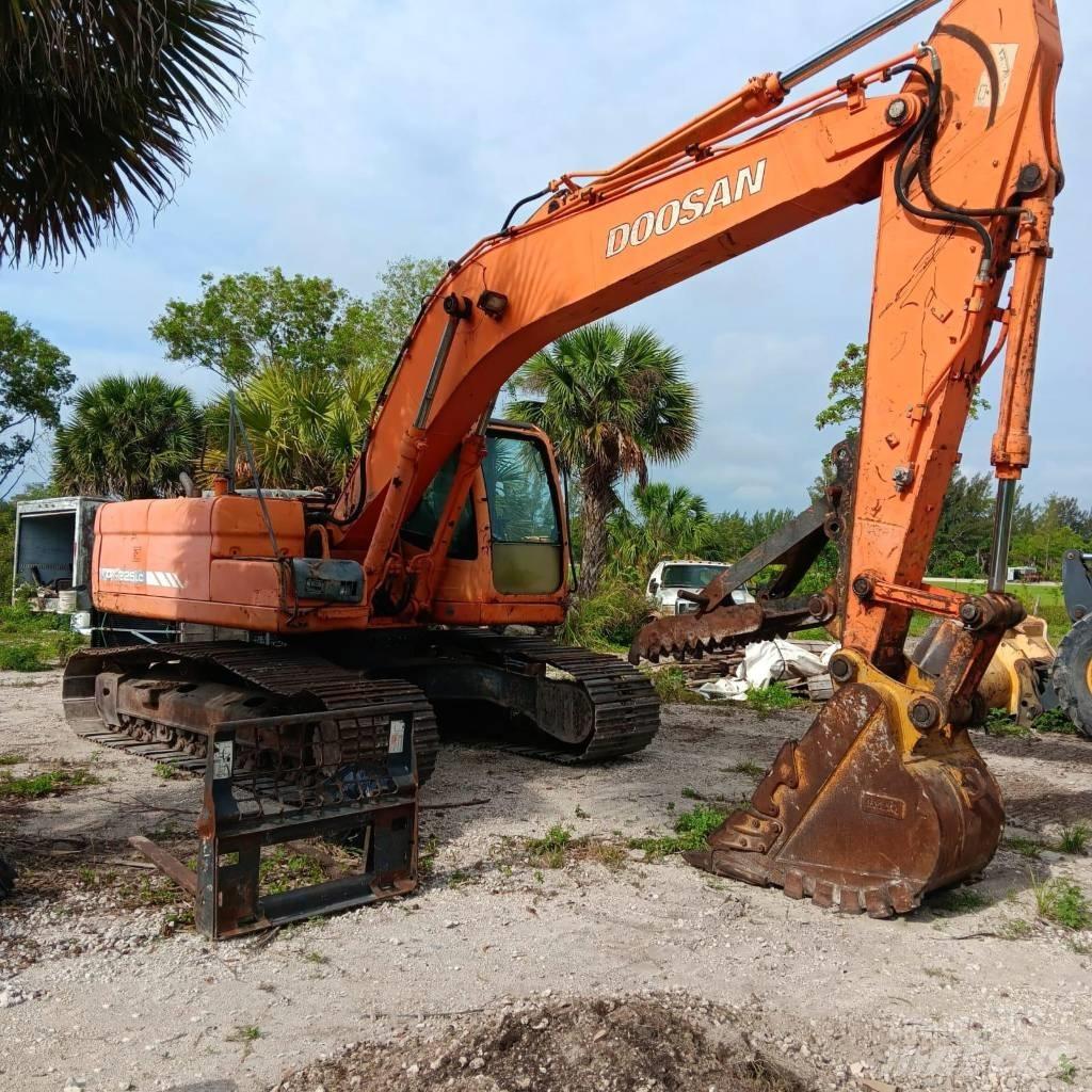Doosan DX 225 LC Roomikekskavaatorid