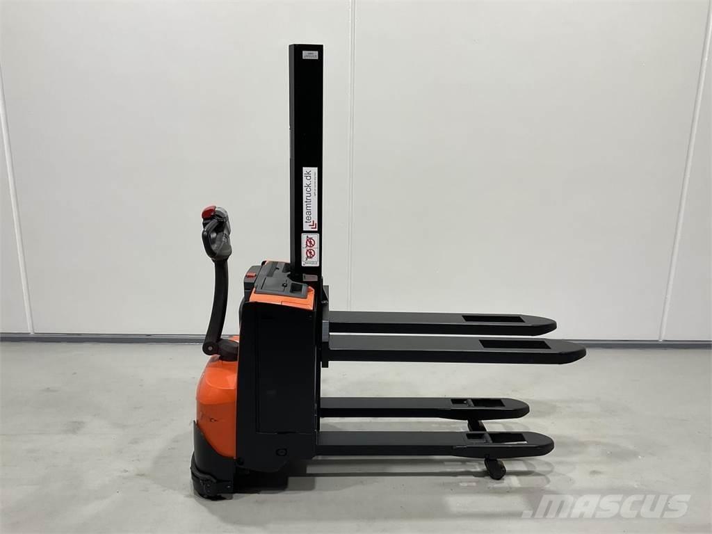 BT SWE080L Platvormiga virnastajad