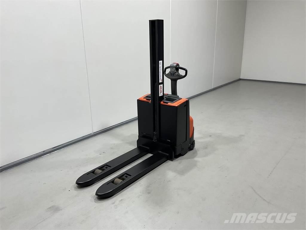 BT SWE080L Platvormiga virnastajad