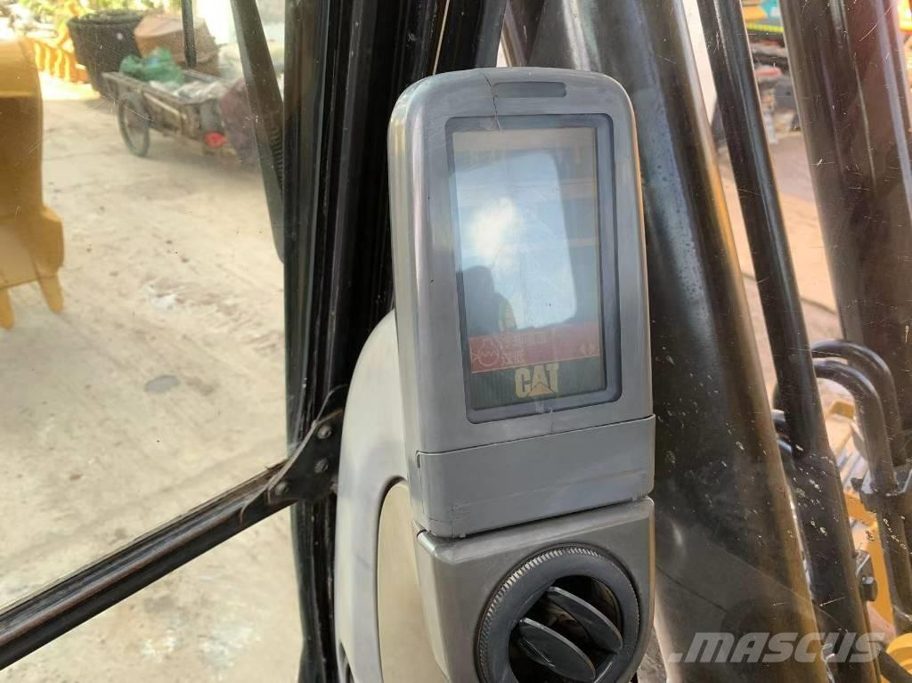 CAT 320D Roomikekskavaatorid