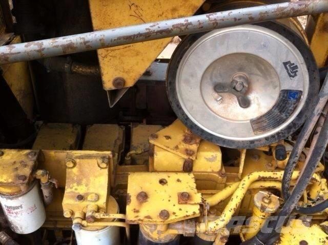 Komatsu d155a-3 Buldooserid