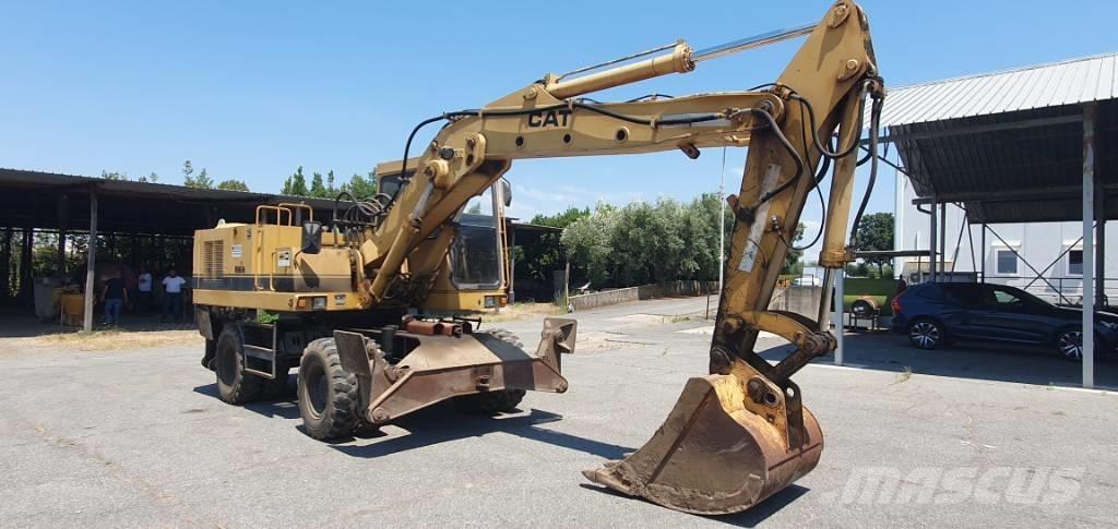 CAT 214 B Ratasekskavaatorid
