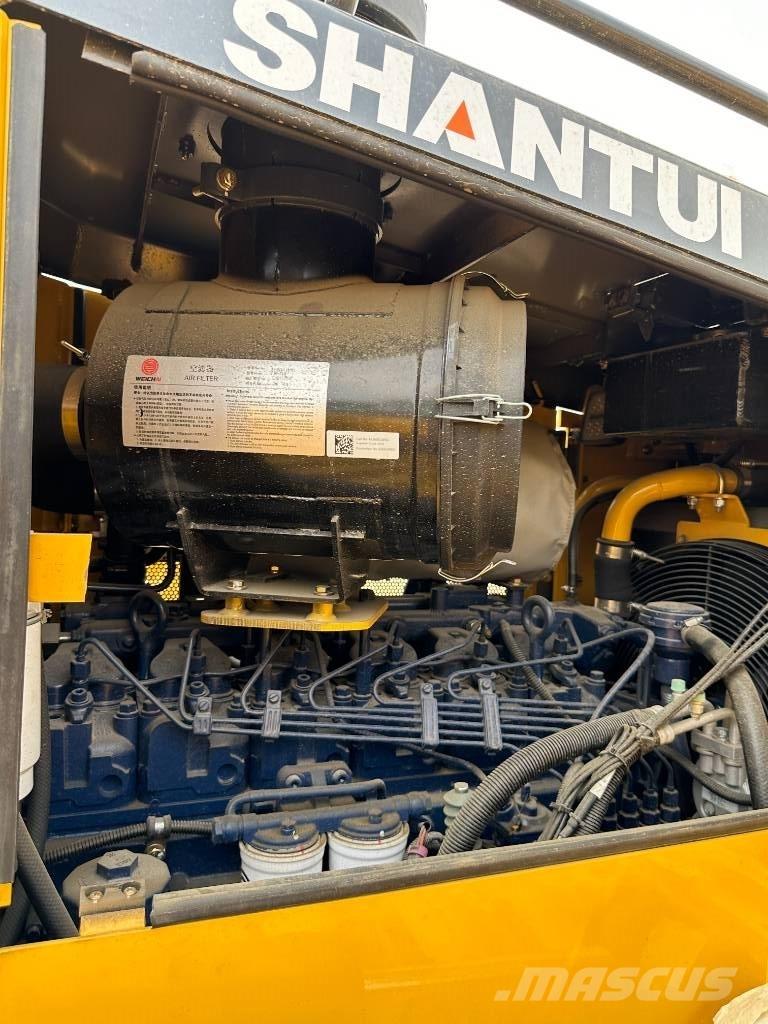 Shantui DH 13 Buldooserid