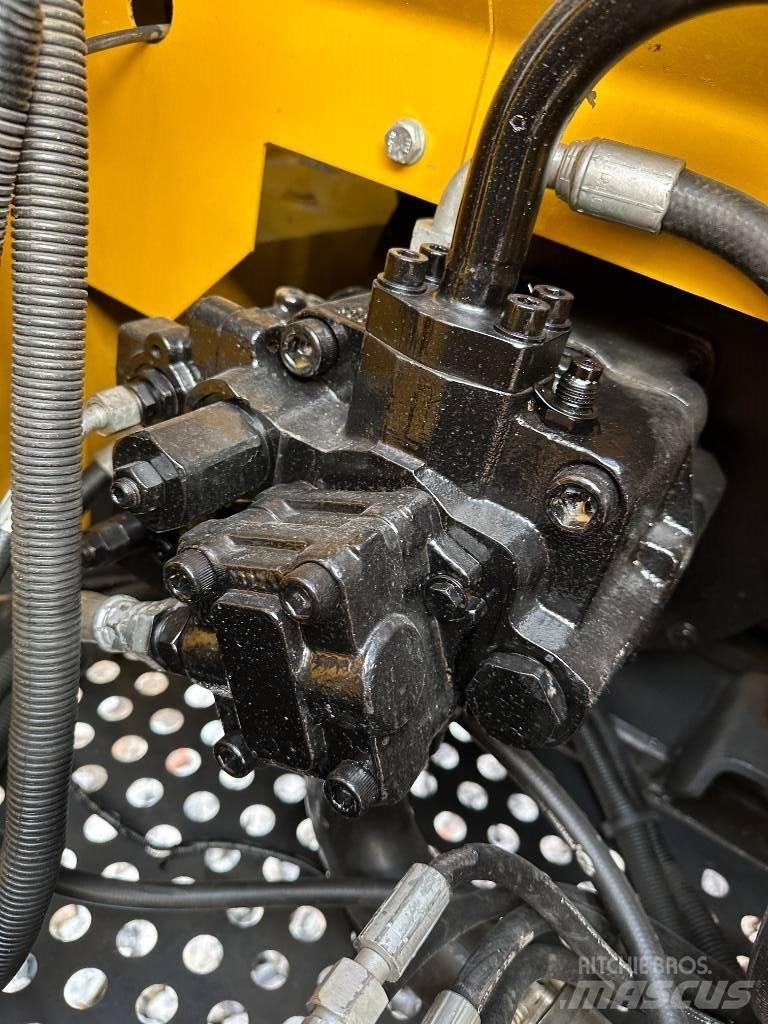 XCMG XE 85 DA Väikeekskavaatorid 7t-12t