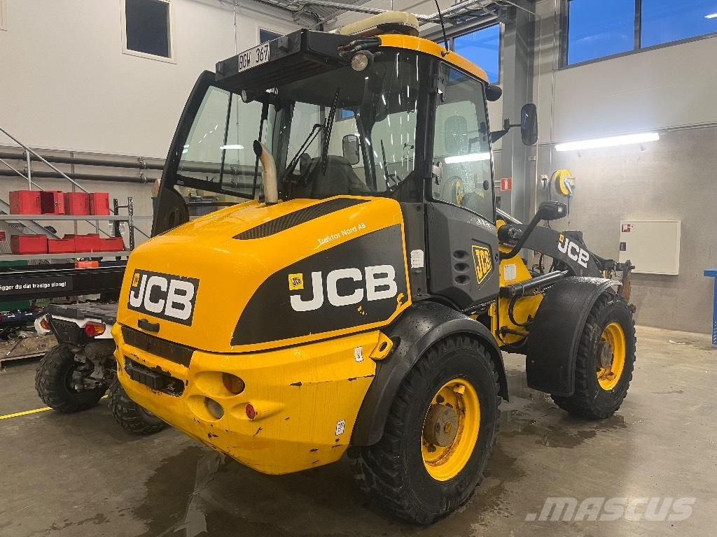 JCB 409 Rataslaadurid