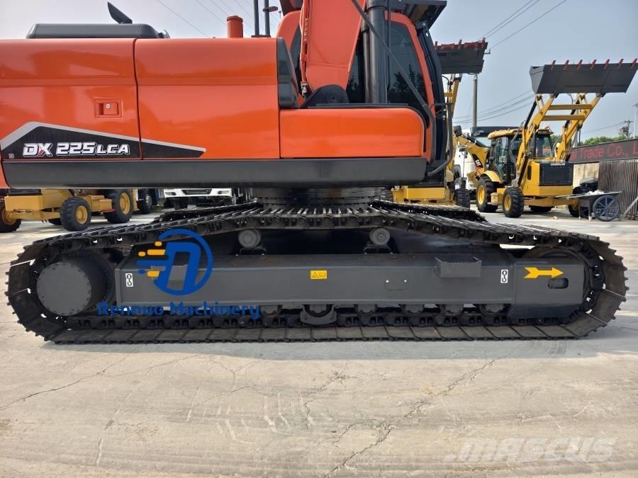 Doosan DX 225 LCA Roomikekskavaatorid