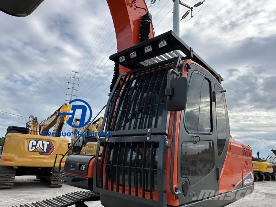 Doosan DX 225 LCA Roomikekskavaatorid