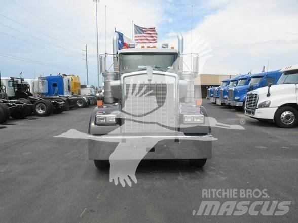 Kenworth W900 Sadulveokid
