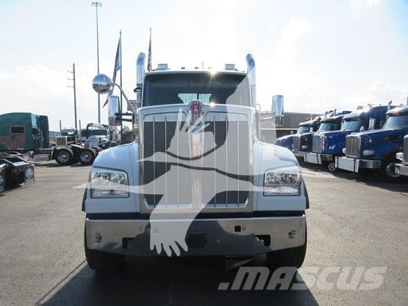 Kenworth W990 Sadulveokid
