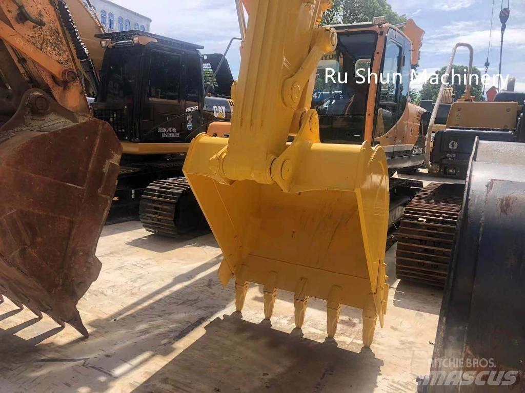 Komatsu PC 220-8 Roomikekskavaatorid