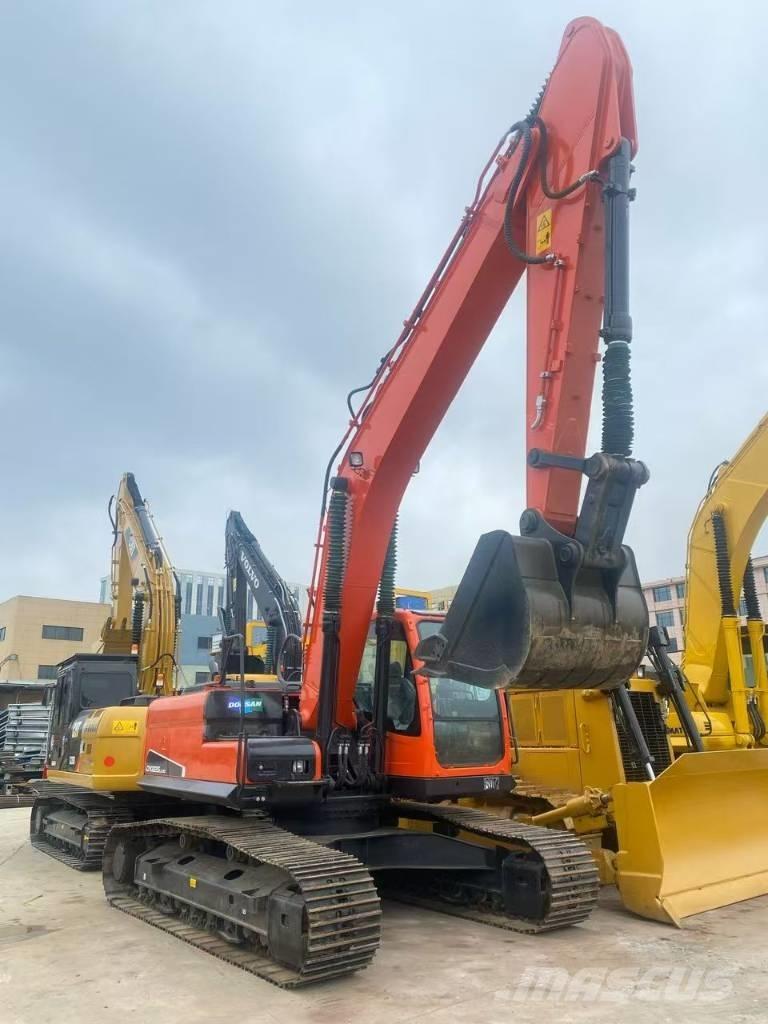 Doosan DX 225 Roomikekskavaatorid