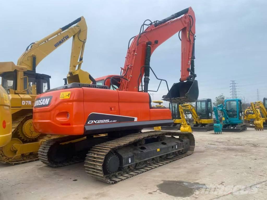 Doosan DX 225 Roomikekskavaatorid
