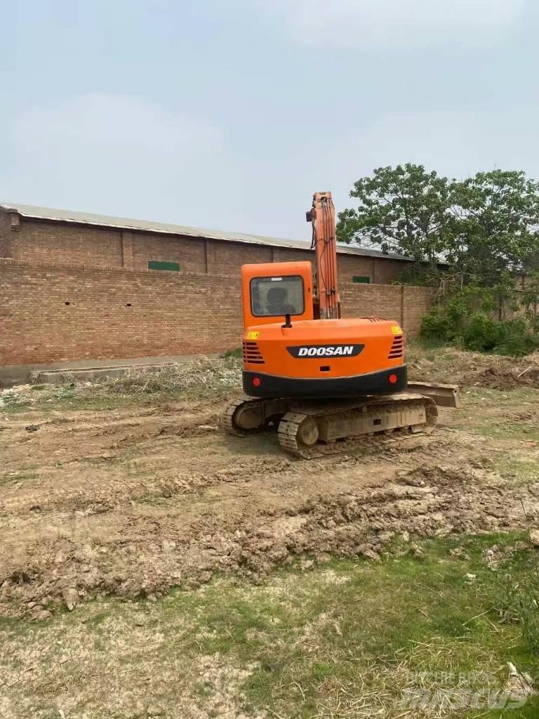 Doosan DX 80 Väikeekskavaatorid 7t-12t