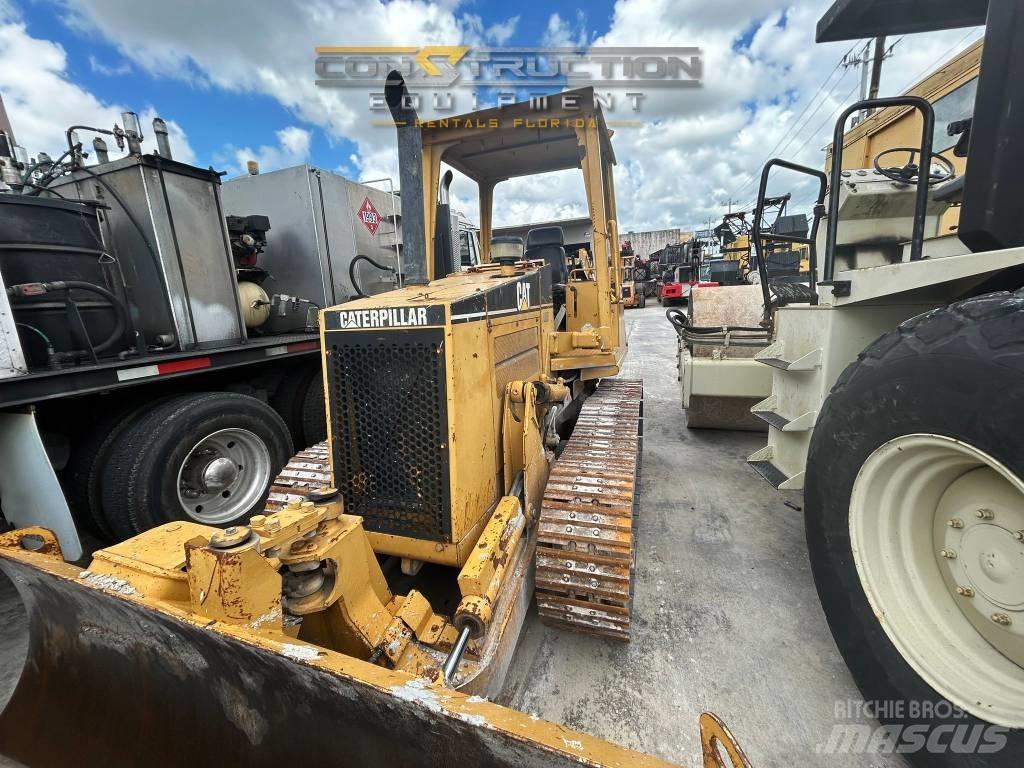 CAT D 3 C III Buldooserid